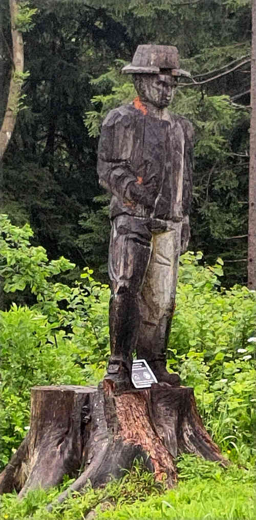 Bild: Holzstatue